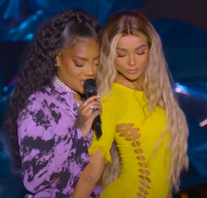 É a minha de fé, minha preferida... Brunna Gonçalves e Ludmilla são um daqueles casais que faz a pessoa solteira querer entrar em um relacionamento. As duas assumiram o relacionamento publicamente em junho de 2019 e não se desgrudaram - ainda mais após o casamento - protagonizando muitos momentos românticos dentro e fora das redes sociais. A seguir, confira algumas fofuras delas! É a minha de fé, minha preferida... Brunna Gonçalves e Ludmilla são um daqueles casais que faz a pessoa solteira querer entrar em um relacionamento. As duas assumiram o relacionamento publicamente em junho de 2019 e não se desgrudaram - ainda mais após o casamento - protagonizando muitos momentos românticos dentro e fora das redes sociais. A seguir, confira algumas fofuras delas!