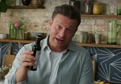 Jamie Oliver revela problemas de leitura e escrita:  <i>Me deixava muito frustrado e ressentido</i>
