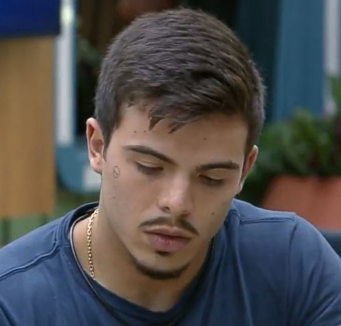 Após especulações, Record TV se pronuncia sobre situação de Thomaz Costa em <i>A Fazenda 14</i>