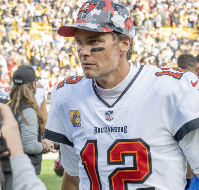 Em meio a crise conjugal com Gisele Bündchen, Tom Brady vira motivo de piada na <I>web</i> ao aparecer nervoso com derrota de time