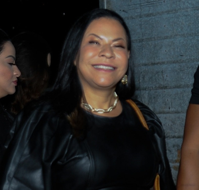 Mãe de Marília Mendonça nega leilões com peças de roupas da cantora: <i>Estamos preservando tudo que é dela</i>
