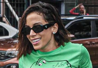 Anitta se pronuncia após preocupar fãs com vídeo: <i>Não estou depressiva, muito menos triste</i>