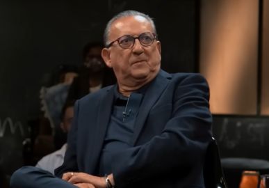 Desistindo da aposentadoria, Galvão Bueno assina novo contrato com a <I>Globo</i>