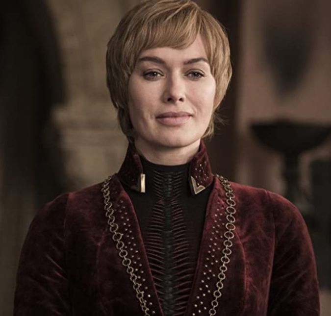 Em Game Of Thrones, uma das casas de maior destaque são os Lannisters. Eles foram fundamentais para que Robert Baratheon conseguisse vencer a guerra contra o Rei Louco e assim assumisse o trono dos sete reinos. No entanto, na época em que se passa House Of The Dragons, os Lannisters eram aliados dos Targaryen. Em um dos episódios, inclusive, o Rei Viserys tenta arrumar um casamento para Rhaenyra com um dos intergrantes da casa. Assim como em GOT, eles são muito ricos e são considerados os protetores do oeste, morando no famoso Rochedo Casterly. Em Game Of Thrones, uma das casas de maior destaque são os Lannisters. Eles foram fundamentais para que Robert Baratheon conseguisse vencer a guerra contra o Rei Louco e assim assumisse o trono dos sete reinos. No entanto, na época em que se passa House Of The Dragons, os Lannisters eram aliados dos Targaryen. Em um dos episódios, inclusive, o Rei Viserys tenta arrumar um casamento para Rhaenyra com um dos intergrantes da casa. Assim como em GOT, eles são muito ricos e são considerados os protetores do oeste, morando no famoso Rochedo Casterly.