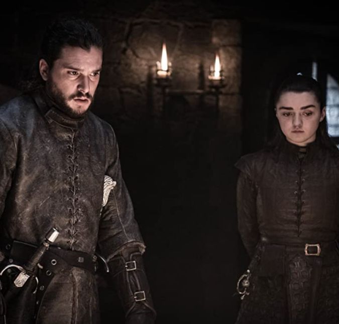 A casa Stark também aparece um pouco em HOTD. Logo no primeiro episódio vemos o Lord Rickon Stark, que era o protetor do norte naquela época, na cerimônia em que Rei Vicerys anuncia que Rhaenyra será sua herdeira. Outro ponto interessante dos Starks na história acontece um pouco antes de Viserys assumir o trono. No conselho de 101 d.C., existe um debate se Rhaenys Targaryen deveria assumir o trono, ou se ele passaria para seu primo Viserys. Neste período, os Starks ofereceram seu apoio a Rhaenys, que mais tarde ficou conhecida como A Rainha que Nunca Foi. A casa Stark também aparece um pouco em HOTD. Logo no primeiro episódio vemos o Lord Rickon Stark, que era o protetor do norte naquela época, na cerimônia em que Rei Vicerys anuncia que Rhaenyra será sua herdeira. Outro ponto interessante dos Starks na história acontece um pouco antes de Viserys assumir o trono. No conselho de 101 d.C., existe um debate se Rhaenys Targaryen deveria assumir o trono, ou se ele passaria para seu primo Viserys. Neste período, os Starks ofereceram seu apoio a Rhaenys, que mais tarde ficou conhecida como A Rainha que Nunca Foi.