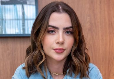 Jade Picon revela que terapia está ajudando a superar as críticas que vem recebendo após estreia como atriz em <I>Travessia</i>