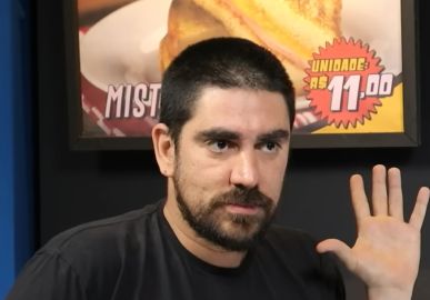 Marcelo Adnet compra primeiro móvel para sua mansão
