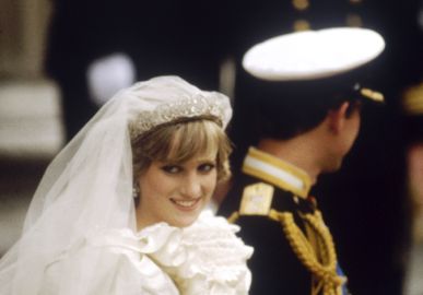 Fatia do bolo de casamento de Diana e Rei Charles III será leiloada 41 anos após a cerimônia