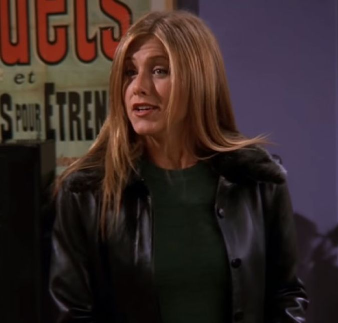 E quase que Jennifer não participa da décima temporada de Friends. É, isso mesmo que você leu! A artista revelou, em entrevista ao jornalista Matt Lauer, que, por pouco, não atuou na última temporada da sitcom: - Eu queria que acabasse com o público nos amando, e enquanto ainda estávamos no auge. E então eu comecei a me perguntar o quanto de Rachel eu ainda tinha em mim. Quantas histórias ainda tínhamos para contar antes que pareçamos todos patéticos? Mas claro que eu não queria que terminasse nunca.
