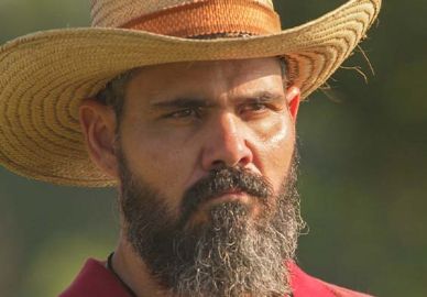 Esposa de Juliano Cazarré atualiza sobre a traqueostomia de filha