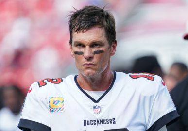 Com casamento em crise, Tom Brady anuncia que não vai se aposentar