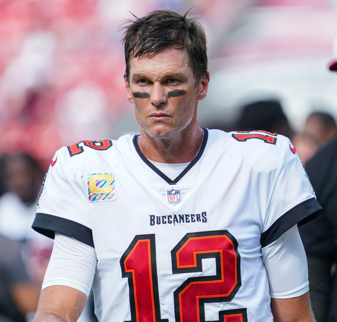 Com casamento em crise, Tom Brady anuncia que não vai se aposentar