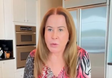 Após comparações com Graciele Lacerda, Zilu Camargo explica motivo de peruca preta: <i>Estava experimentando para o Halloween</i>
