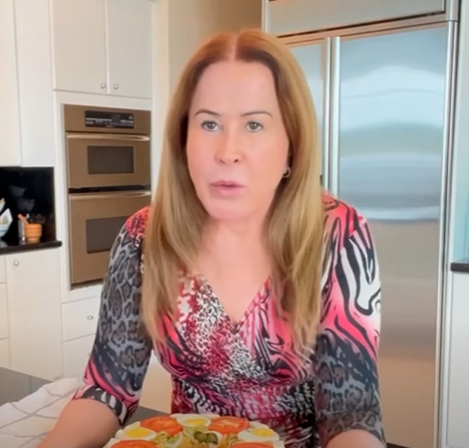 Após comparações com Graciele Lacerda, Zilu Camargo explica motivo de peruca preta: <i>Estava experimentando para o Halloween</i>