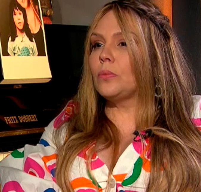 A cantora contou que teve a ajuda do filho para raspar a cabeça