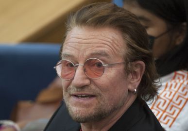 Bono Vox, vocalista do U2, descobre que primo é na verdade seu irmão