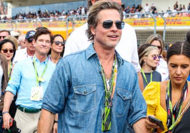 Brad Pitt ignora lenda do automobilismo e causa polêmica durante os bastidores da <I>Fórmula 1</i>