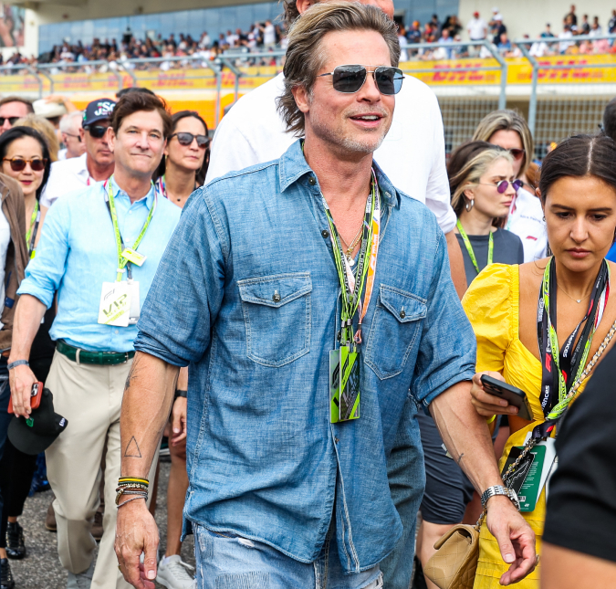 Brad Pitt ignora lenda do automobilismo e causa polêmica durante os bastidores da <I>Fórmula 1</i>