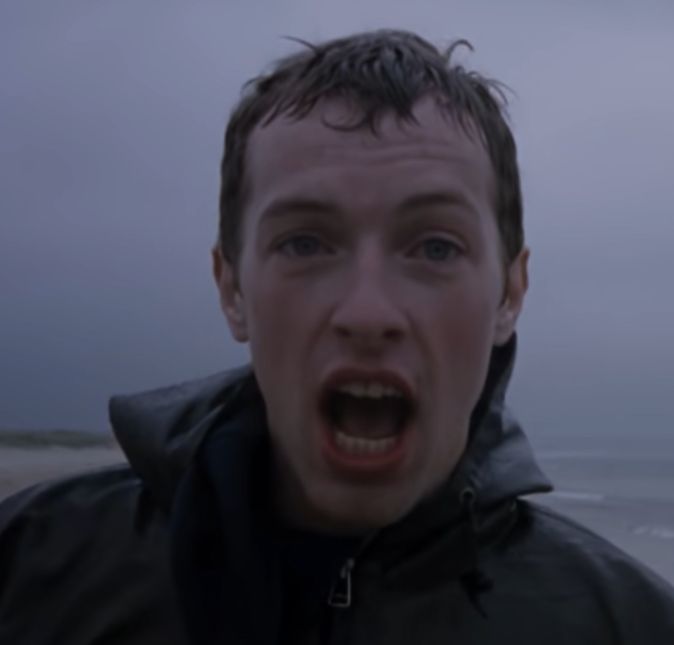 E falando em Gwyneth Paltrow, sabia que a canção Fix You foi feita para ajudá-la a passar pela morte de seu pai? Inclusive, o piano usado na gravação original, pertenceu ao pai dela.