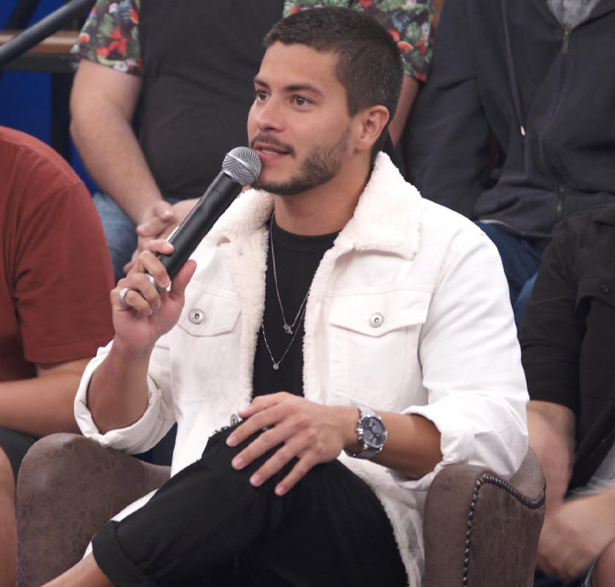 Arthur Aguiar se pronuncia sobre novos rumores envolvendo o seu nome: <i>Podem continuar batendo que eu dou conta</i>