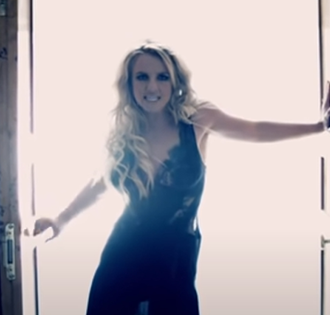 Britney Spears reativa conta do <i>Instagram</i> e chama atenção com foto completamente nua