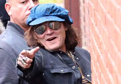 Foto de Johnny Depp sem barba viraliza nas redes sociais
