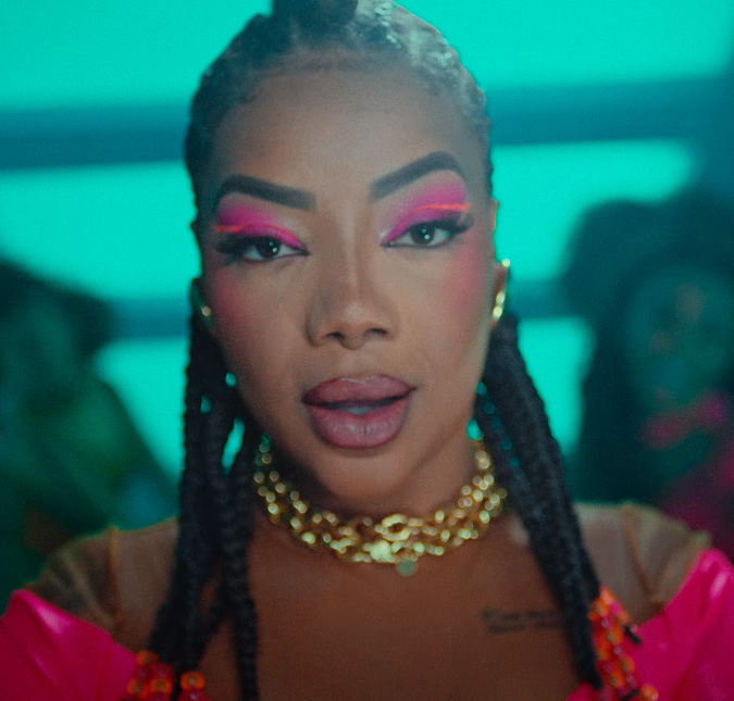 Ludmilla publica sequência de fotos com o cabelo natural e ganha elogios de fãs: <i>Está lindo</i>