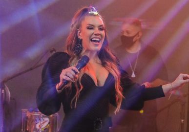 Simony agradece o carinho após desabafar sobre tratamento do câncer