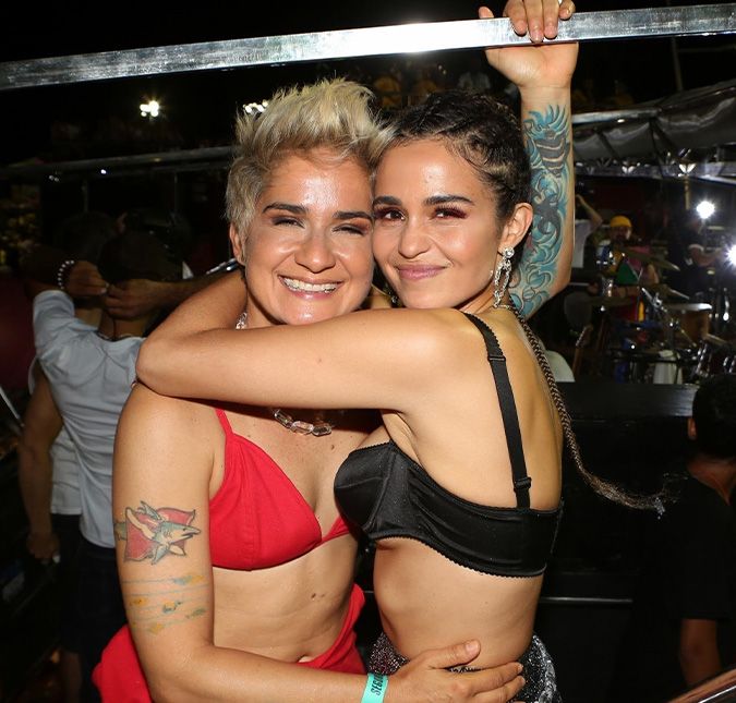 Nanda Costa encanta seguidores ao mostrar os primeiros passos da filha As gêmeas são fruto de seu relacionamento com a artista Lan Lanh