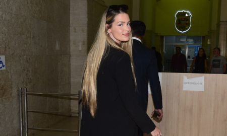 Yasmin Brunet é fotografada chegando à Delegacia de Crimes Cibernéticos; veja!