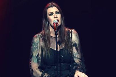 Vocalista do <i>Nightwish</i> é diagnosticada com câncer de mama e reforça importância da mamografia