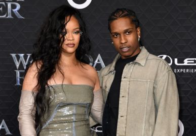 Com canção inédita na trilha do filme, Rihanna vai com A$AP Rocky à première de <i>Pantera Negra: Wakanda para Sempre</i>