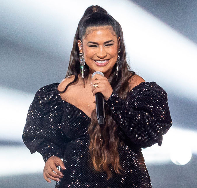 Simone reage a homem que acabou casamento de 13 anos após se apaixonar por um <i>fake</i> da cantora