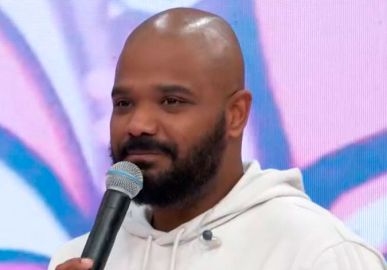 Arlindinho revela que o pai fazia um samba quando a família Cruz aumentava: <i>- Me veio aquela responsabilidade</i>