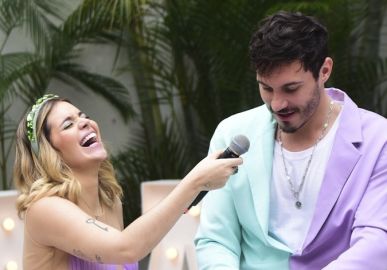 Viih Tube rebate críticas após deixar Eliezer na classe econômica: -<i> Não sou mãe dele</i>
