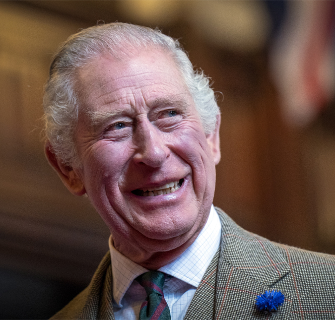 Um dia após divulgação do livro do Príncipe Harry, Rei Charles III substitui o filho como capitão general dos fuzileiros navais reais
