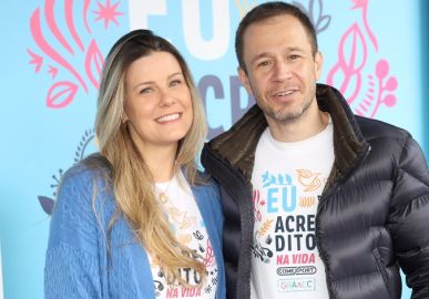 Daiana Garbin e Tiago Leifert celebram dois anos de idade da filha com festa em família