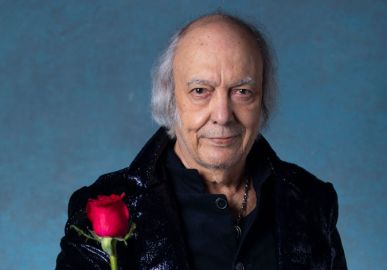 Assessoria de Erasmo Carlos atualiza estado de saúde do cantor: <i>Apresentando significativa melhora clínica, acordado e lúcido</i>