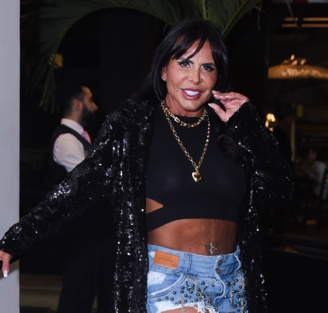 Gretchen comenta rumores de gravidez: <i>Amaria estar grávida, mas não estou</i>