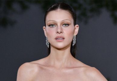 Após meses de boatos, Nicola Peltz reforça rumores de briga com a sogra, Victoria Beckham