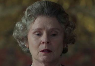 Imelda Staunton aparece caracterizada de Rainha Elizabeth II em novo <I>teaser</i> de <I>The Crown</i>; veja!