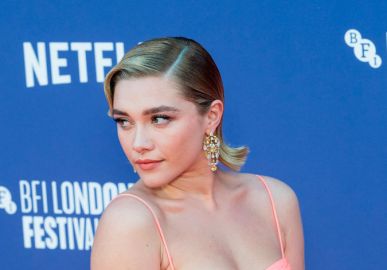 Florence Pugh revela que já foi pressionada a mudar sua aparência: <i>- Não era o que eu queria fazer ou a indústria em que eu queria trabalhar</i>