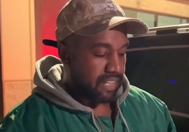Kanye West pede desculpas publicamente após comentários sobre morte de George Floyd e fãs criam vaquinha para arrecadar fundos para o <i>rapper</i>
