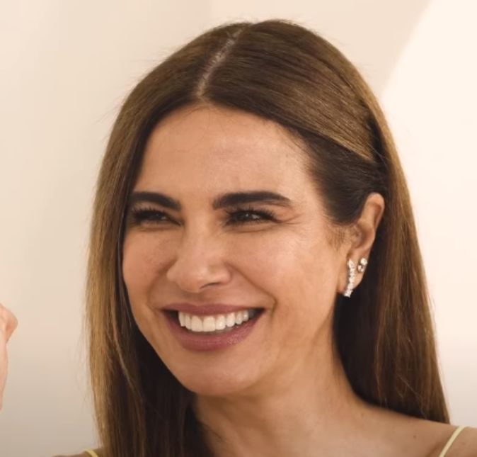 Luciana também causou polêmica ao falar sobre uma provável desavença com Adriane Galisteu, citando ainda o possível desentendimento que seu ex-marido possui com a apresentadora: - Eu não tenho absolutamente nada [contra], eu já trouxe ela [Adriane Galisteu] para o programa, muito querida comigo, muito educada, excelente apresentadora. Eu só fico brava porque ela realmente saiu do SuperPop; eu estava morando lá em Nova York, né, Galisteu? Agora eu estou aqui, em Osasco. Muito legal. Estava lá, linda. Entendeu? Então eu acho que eu peguei birra dela só por causa disso. [Mas] o Marcelo não me pede autorização para trazer alguém, ele traz quem ele quiser. Os problemas que ele teve ou não teve com a Galisteu, é problema dele. Não tenho nada a ver com isso, confessou para Antonia Fontenelle no Na Lata.