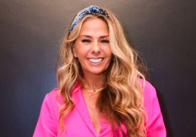 Adriane Galisteu desabafa e desmente acusações feitas por irmãs de Deolane Bezerra