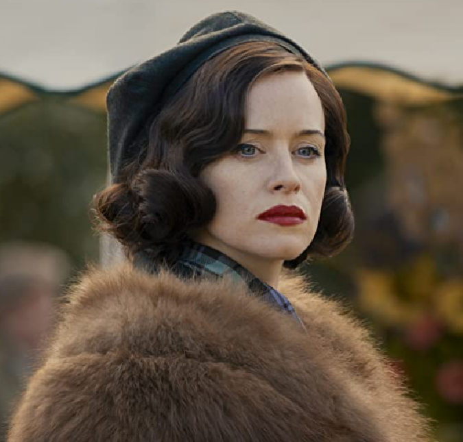 Claire Foy, de <i>The Crown</i>, revela que foi vítima de perseguição