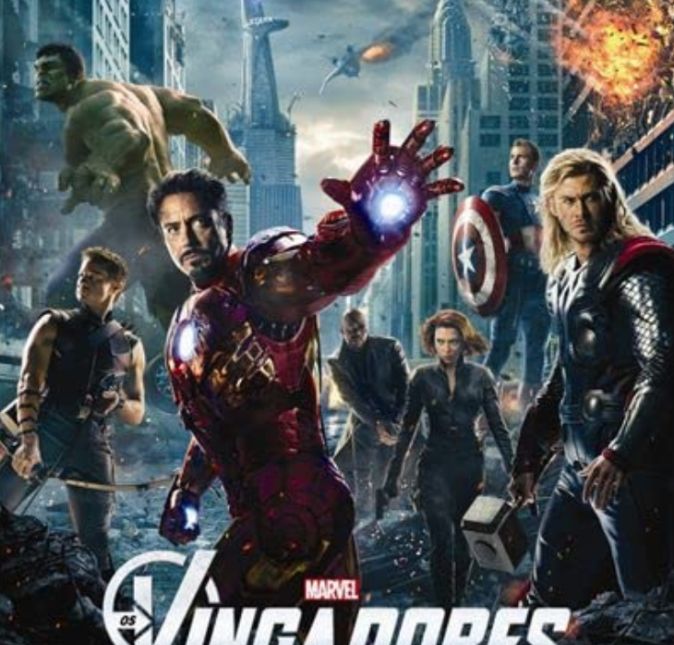 Em Vingadores, filme de 2012, a primeira reunião dos super heróis para salvar a Terra aconteceu. Em Vingadores, filme de 2012, a primeira reunião dos super heróis para salvar a Terra aconteceu.