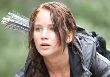 Jennifer Lawrence revela que ficava chapada para lidar com a pressão da fama de <i>Jogos Vorazes</i>