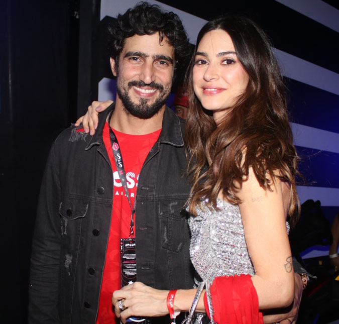 Thaila Ayala e Renato Góes revelam sexo do bebê em vídeo emocionante: <i>Mamãe literalmente foi para chão de tão surpresa</i>