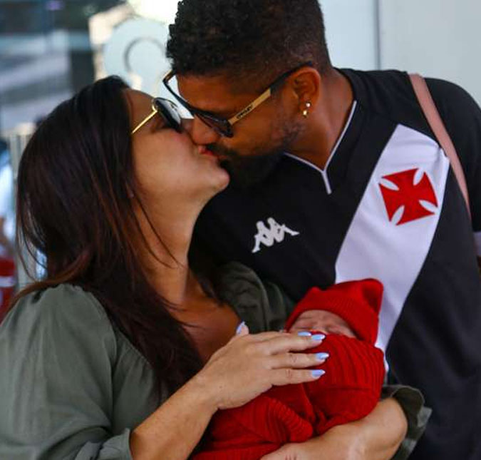Viviane Araújo e Guilherme Militão celebram o segundo mês de vida do filho: <i>Papai e mamãe te ama além do infinito</i>